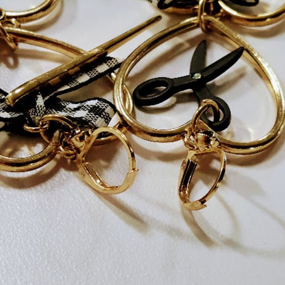 Betsey Johnson Earrings – Rare XOX Signed Sewing Heart Statement Jewelry - Picture 3 of 3